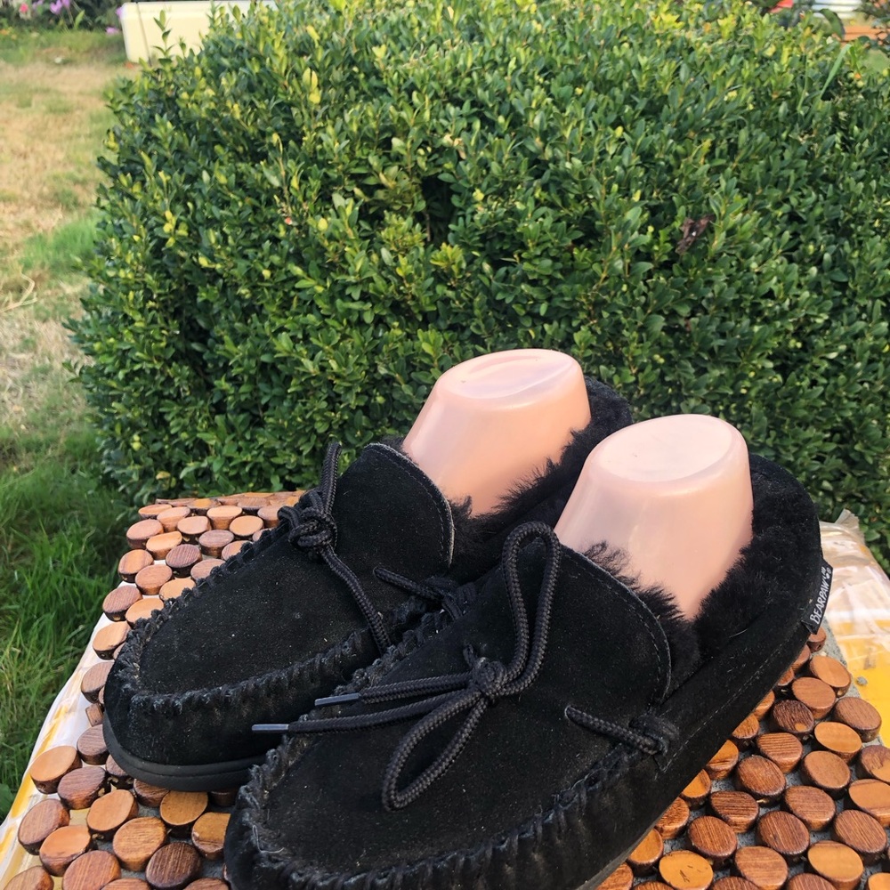 BEARPAW Womens Black Suede Moccasin Slippers with Plush Lining Size 9